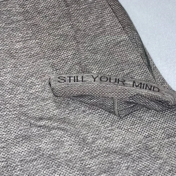 Mens Lululemon x Rose Bowl Gray Metal Vent SS 5K, MSRP $98 - Picture 7 of 10